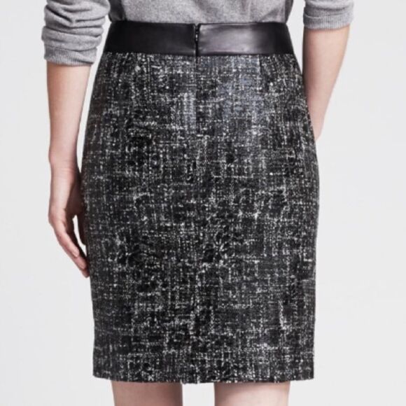 Banana Republic Tweed Faux Leather Trimmed Skirt 0 - Picture 2 of 13